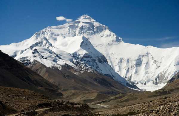 Самая высокая гора в мире не являющаяся частью хребта